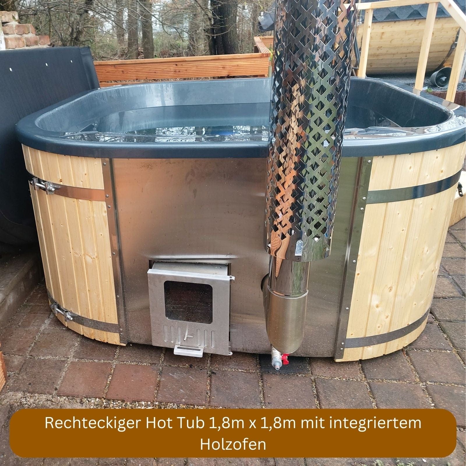 rechteckiger Hot Tub mit integriertem Holzofen